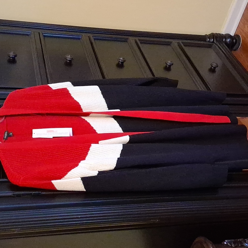 Talbots Large NWT Red, White, and Black Chevron Cardigan